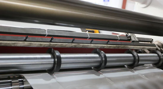 带摩擦轴的HCH2-650高速分切机