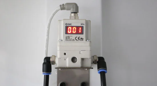 带摩擦轴的HCH2-650高速分切机