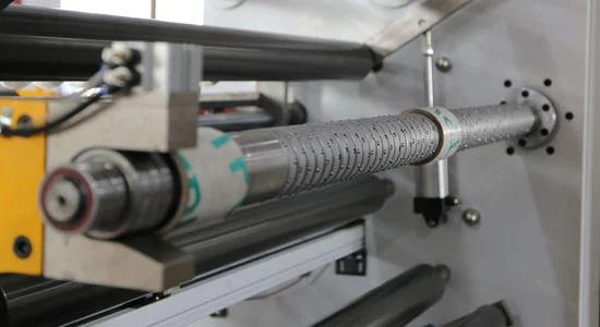 带摩擦轴的HCH2-650高速分切机