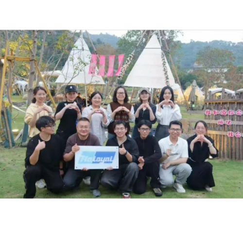 强化团队精神: 拉洛亚尔的大罗山郊游